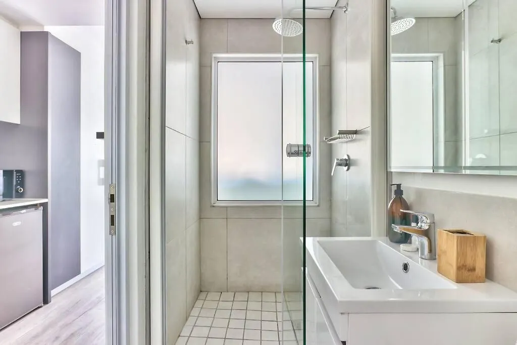 Apartment Eccentric Contemporary Studio In Arty Woodstock Cape Town