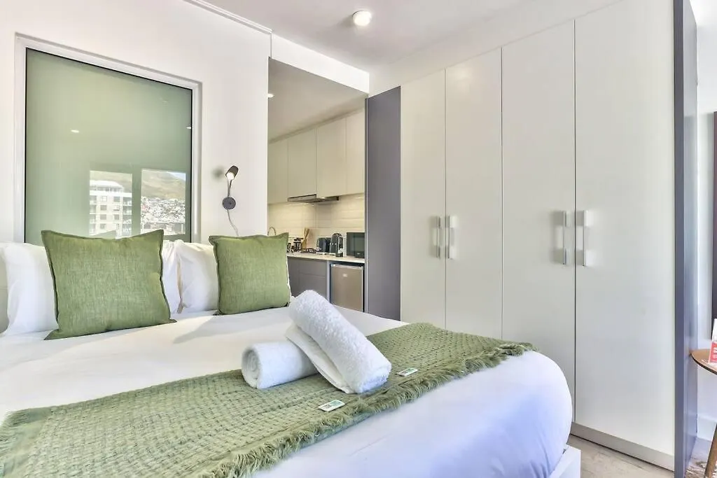 Apartment Eccentric Contemporary Studio In Arty Woodstock Cape Town